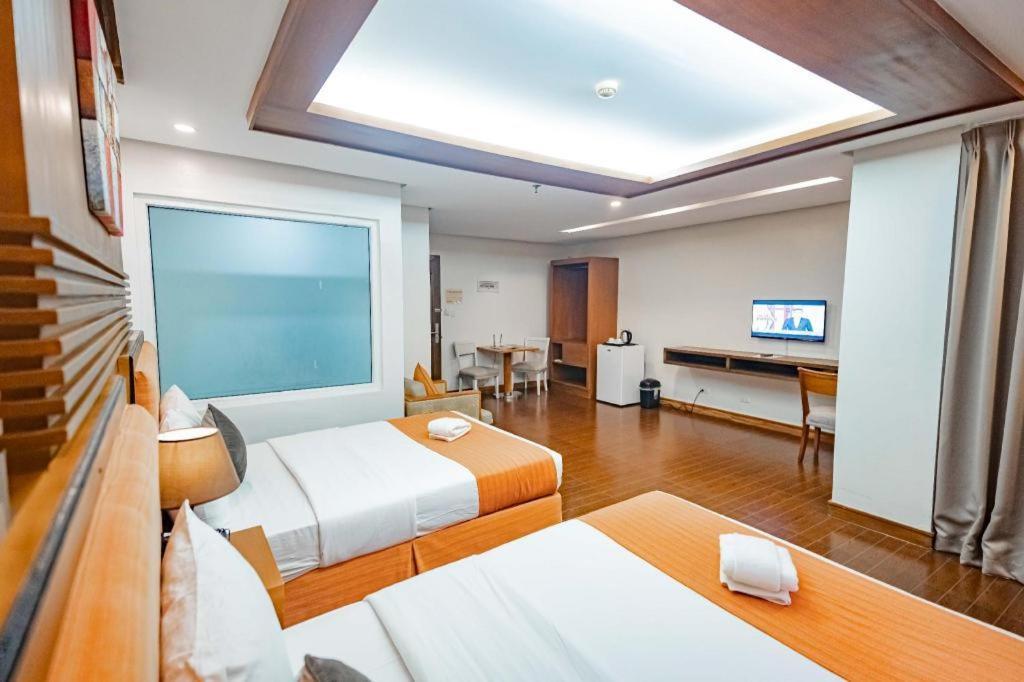 Subic Grand Harbour Hotel Subic Bay Olongapo Exterior photo