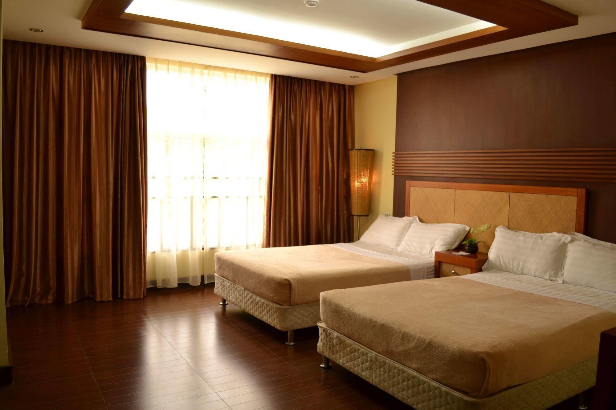 Subic Grand Harbour Hotel Subic Bay Olongapo Exterior photo